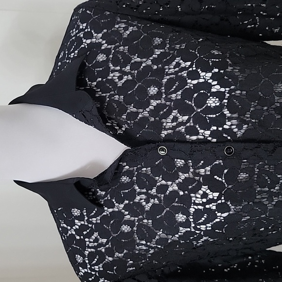 Banana Republic Size 8 Black Lace Button Front Blouse, Excellent Used Condition - Picture 2 of 10